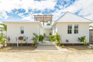 Coral Reef Casa and Mistico Beach Club plus Boat Shuttle