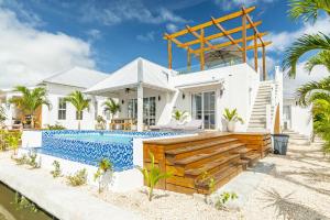 Coral Reef Casa and Mistico Beach Club plus Boat Shuttle