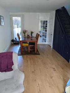2 Bed Sleeps 4 in Salisbury by Wessex Quarters