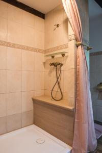 Rustikálna chalúpka pri jazere