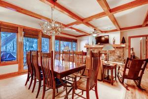 Two-Bedroom Apartment - Bear Paw room in Bachelor Gulch Village