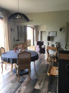Maisons de vacances La Longere de Chillac campagne chic jacuzzi : photos des chambres