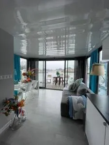 The Blue Houseboat - Kamperzeedijk