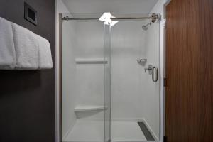 King Room with Sofa Bed room in Courtyard by Marriott Cincinnati Airport