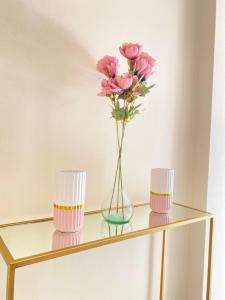 Amplio, moderno, centro, cochera - 2 parejas o mas -6 px