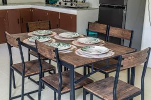 2 BR Home With Spacious Kitchen Near the Beach