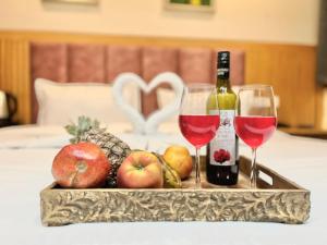 2BHK Hilltop Retreat With Pool by Kasauli Vista