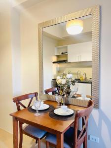 B3 Chic Sunset Studio Escape