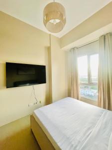 B3 Chic Sunset Studio Escape