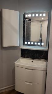 Studio cosy au RDC parking privé, térasse, wifi