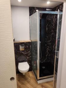 Studio cosy au RDC parking privé, térasse, wifi