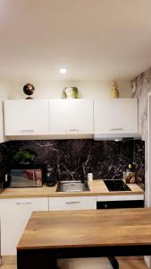 Studio cosy au RDC parking privé, térasse, wifi