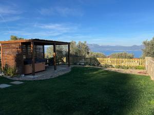 Villa Kalamos Sea View and Pool nearby Athens