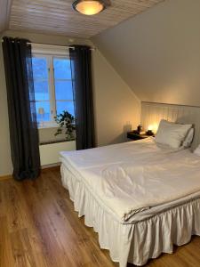 precis intill Ombergs golfbana, nära till Vättern, stora Lund och Hästholmen