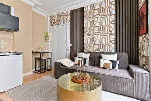 Beautiful bright apartment in Paris