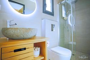 B&B / Chambres d'hotes Villa CoCoon - Love room cocooning & 50 nuances : Suite Lit King-Size avec Baignoire Spa