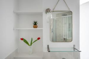 Cosy Apartment with 270 degrees view on Paris streets