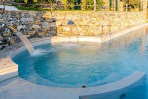 Sea-View Retreat - Pool, Tavern, Fireplace