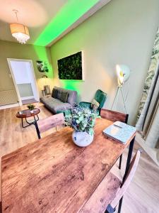 Best Deal Comfy Central & Chic 1 bed apartment in Plymouth