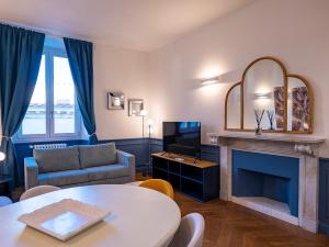Four Seasons Luxury DArt Apartment