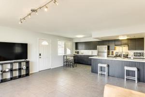 Community Pool Scottsdale Condo 2 Mi to ASU