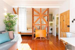 Lisbon charming balcony flat with air conditioner!