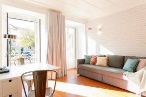 Lisbon charming balcony flat with air conditioner!