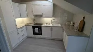 Spacious & stylish upgraded 1BD Malahide Marina - 马拉海德