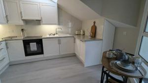 Spacious & stylish upgraded 1BD Malahide Marina