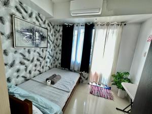 Staycation Near Moa by Jen