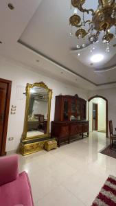 شقة في شارع الاديب عند التقاطع مع سامية الجمل