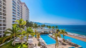 Oceanfront 1BR with Balcony - Sea View & Pools