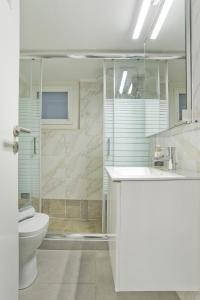 Serra Relaxing Renovated Apt by Marina & Beach