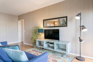 Modern 2bdr flat in the citys heart!