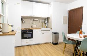 Appartements T2 a l-Ile Rousse proche mer et centre : photos des chambres