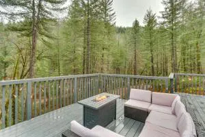 Private Cabin with Forest Views and Grill in Lakehead! - Lakehead
