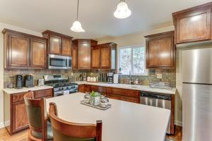 Private Cabin with Forest Views and Grill in Lakehead!