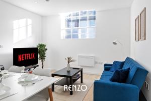 Bright and Modern 2-bed Home in Newark on-Trent by Renzo, Free Parking, Sleeps 5!