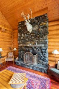 Ravenwood Cabin by StayIn