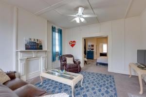 9 Mi to Downtown St Louis Apt with Fire Pit Access