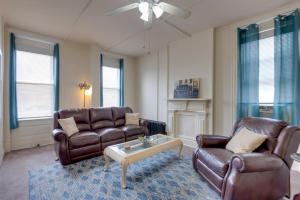 9 Mi to Downtown St Louis Apt with Fire Pit Access