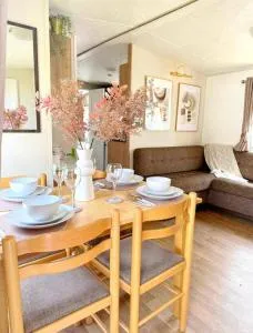 Harwich - Caravan - Sleeps 10 - Garden - Pool - 伊普斯威奇