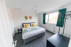 Huge 5Bed Nr Nissan&CrownWorks WIFI & Parking - 霍顿利斯普林