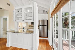 213 Sandyshore Shore To Please 6 BR 6BA steps from the beach