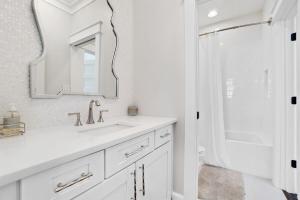 213 Sandyshore Shore To Please 6 BR 6BA steps from the beach