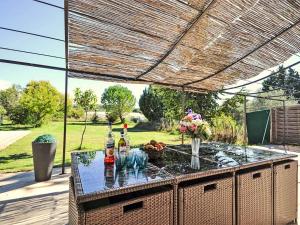 Gîte en Provence entre Pernes les fontaines et St Didier proche lisle sur sorgues face Mont Ventoux Villa avec piscine