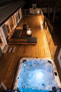 300ft Lake front -Season, Hot tub, Steam bath