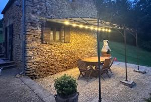 Maisons de vacances Le Cantou Authentique Perigourine avec belle Piscine au sel aux portes de Sarlat : photos des chambres