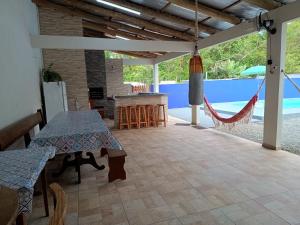 Casa com Piscina e ampla area de festas