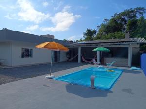 Casa com Piscina e ampla area de festas